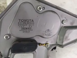 Foto de MOTOR LIMPIA TRASERO TOYOTA COROLLA VERSO (R1) 2.2 Turbodiesel CAT (136 CV / 100 KW) referencia 831300F020 foto 2