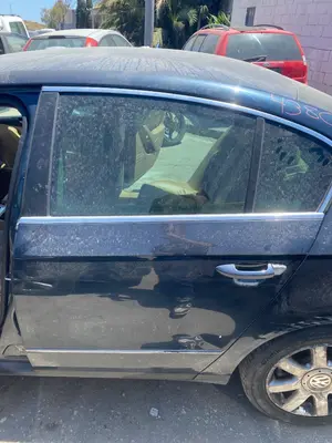 Foto de PUERTA TRASERA IZQUIERDA VOLKSWAGEN PASSAT BERLINA (3C2) 2.0 TDI (140 CV / 103 KW) referencia 3C5833055H