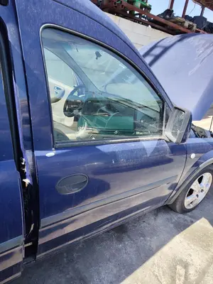Foto de PUERTA DELANTERA DERECHA OPEL COMBO (CORSA C) 1.3 16V CDTI CAT (Z 13 DT / LN9) (69 CV / 51 KW) referencia 13227381