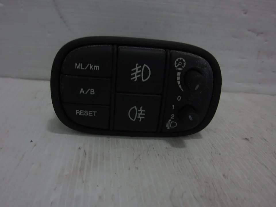 Foto de INTERRUPTOR JAGUAR S-TYPE (03.1999) 3.0 V6 24V CAT (238 CV / 175 KW) referencia 2R8311654