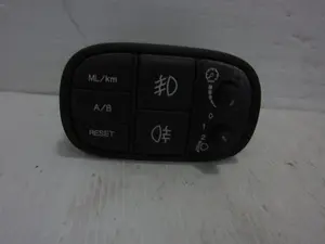 Foto de INTERRUPTOR JAGUAR S-TYPE (03.1999) 3.0 V6 24V CAT (238 CV / 175 KW) referencia 2R8311654 foto 1