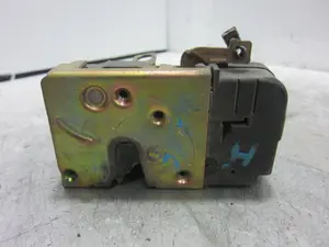 Foto de CERRADURA PUERTA DELANTERA IZQUIERDA PEUGEOT 206 1.4  (75 CV / 55 KW)