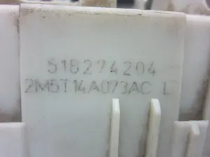 Foto de CAJA RELES / FUSIBLES FORD FOCUS BERLINA (CAK) 1.8 TDCi CAT (101 CV / 74 KW) referencia 518274204 foto 2