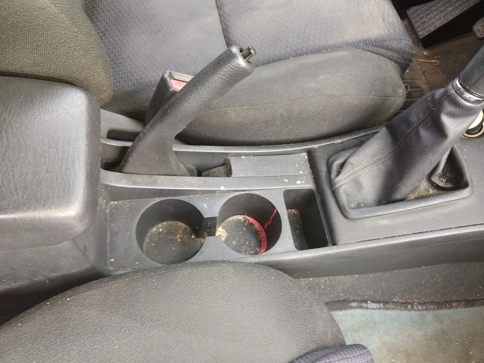Foto de PALANCA FRENO TOYOTA COROLLA (E12) 1.4 16V CAT (97 CV / 71 KW)