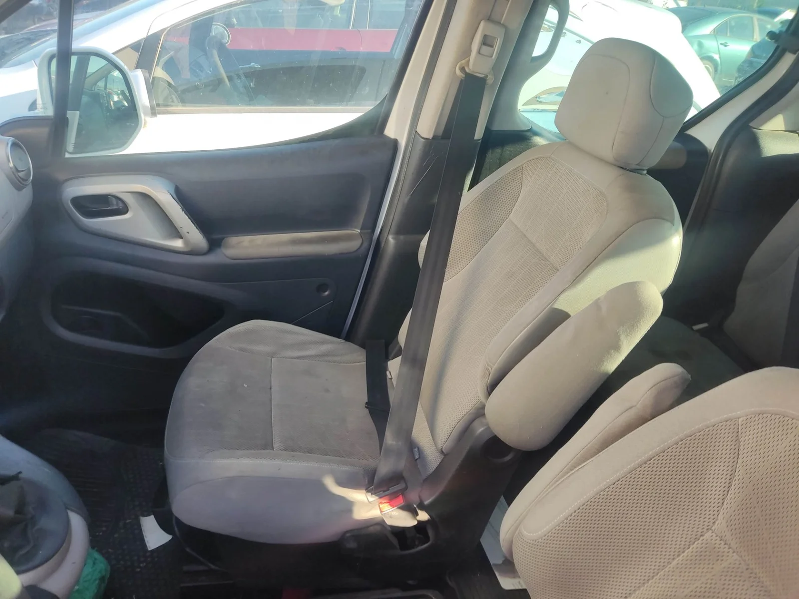 Foto de ASIENTO DELANTERO DERECHO PEUGEOT PARTNER TEPEE 1.6 16V HDi CAT (9HT / DV6BTED4) (75 CV / 55 KW)