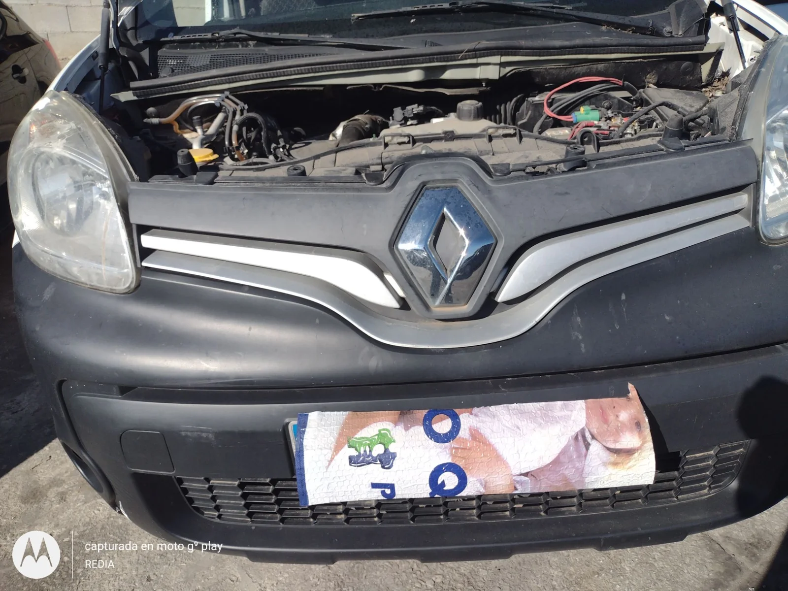 Foto de REJILLA DELANTERA RENAULT KANGOO II (F/KW0) 1.5 dCi Diesel FAP (90 CV / 66 KW)