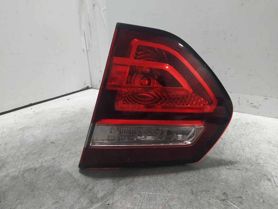 Foto de PILOTO TRASERO DERECHO INTERIOR CITROEN C4 PICASSO 1.6 HDi FAP (112 CV / 82 KW) referencia 9673164980