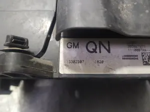 Foto de CAJA RELES / FUSIBLES OPEL ASTRA J BERLINA 5P 1.7 16V CDTI (110 CV / 81 KW) referencia 13302307 foto 2