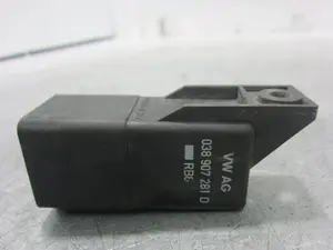 Foto de CAJA PRECALENTAMIENTO SEAT IBIZA BERLINA (6J5) 1.9 TDI (105 CV / 77 KW) referencia 038907281D foto 2
