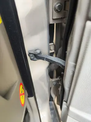 Foto de RETENEDOR PUERTA VOLVO S80 BERLINA 2.4 Diesel (131 CV / 96 KW)