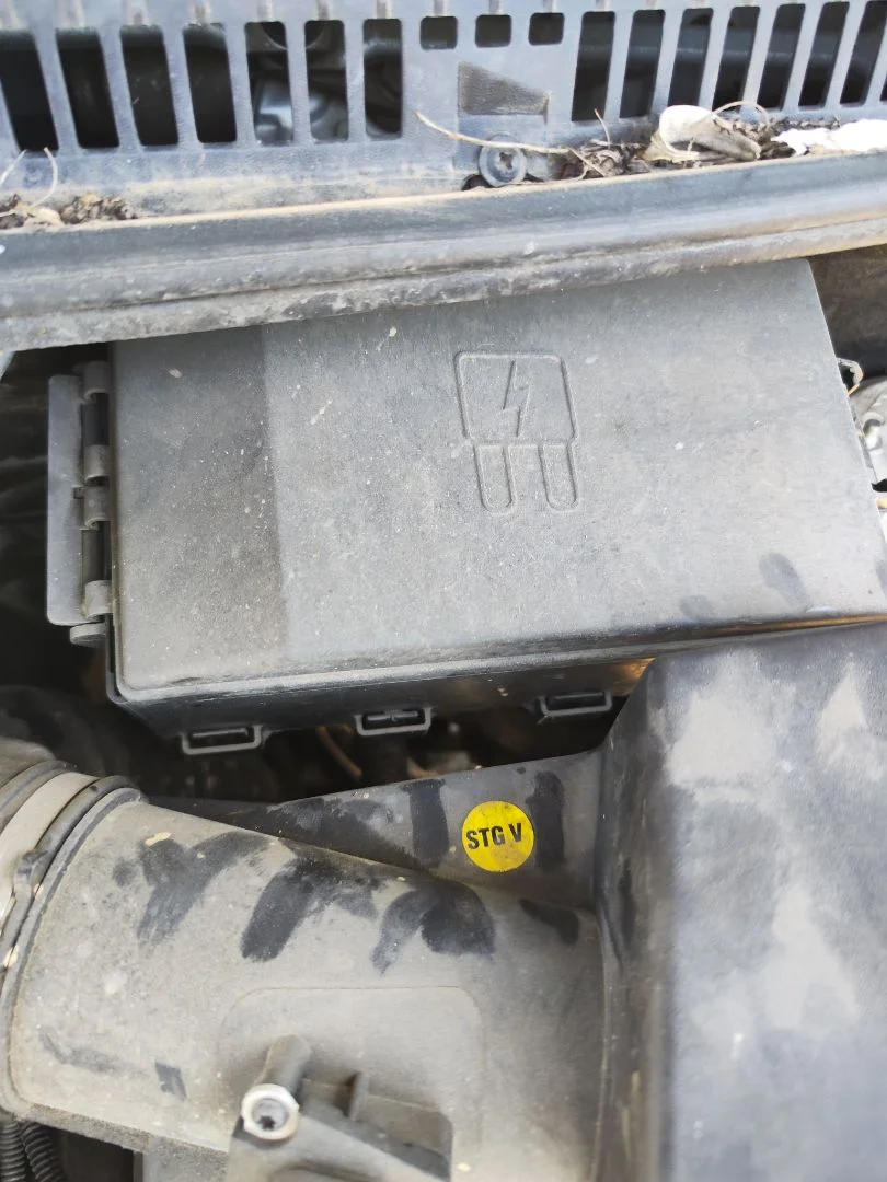 Foto de CAJA RELES / FUSIBLES FORD TRANSIT CONNECT (TC7) 1.8 TDCi CAT (90 CV / 66 KW)