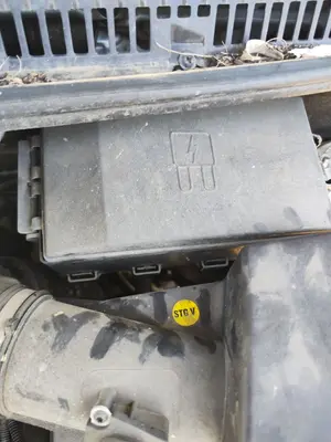 Foto de CAJA RELES / FUSIBLES FORD TRANSIT CONNECT (TC7) 1.8 TDCi CAT (90 CV / 66 KW)