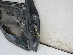 Foto de PUERTA TRASERA IZQUIERDA VOLKSWAGEN POLO III BERLINA (6N2) 1.4 16V (75 CV / 55 KW) foto 7