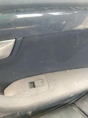 Foto de MANDO ELEVALUNAS TRASERO DERECHO AUDI A4 AVANT (8E) 1.9 TDI (131 CV / 96 KW)