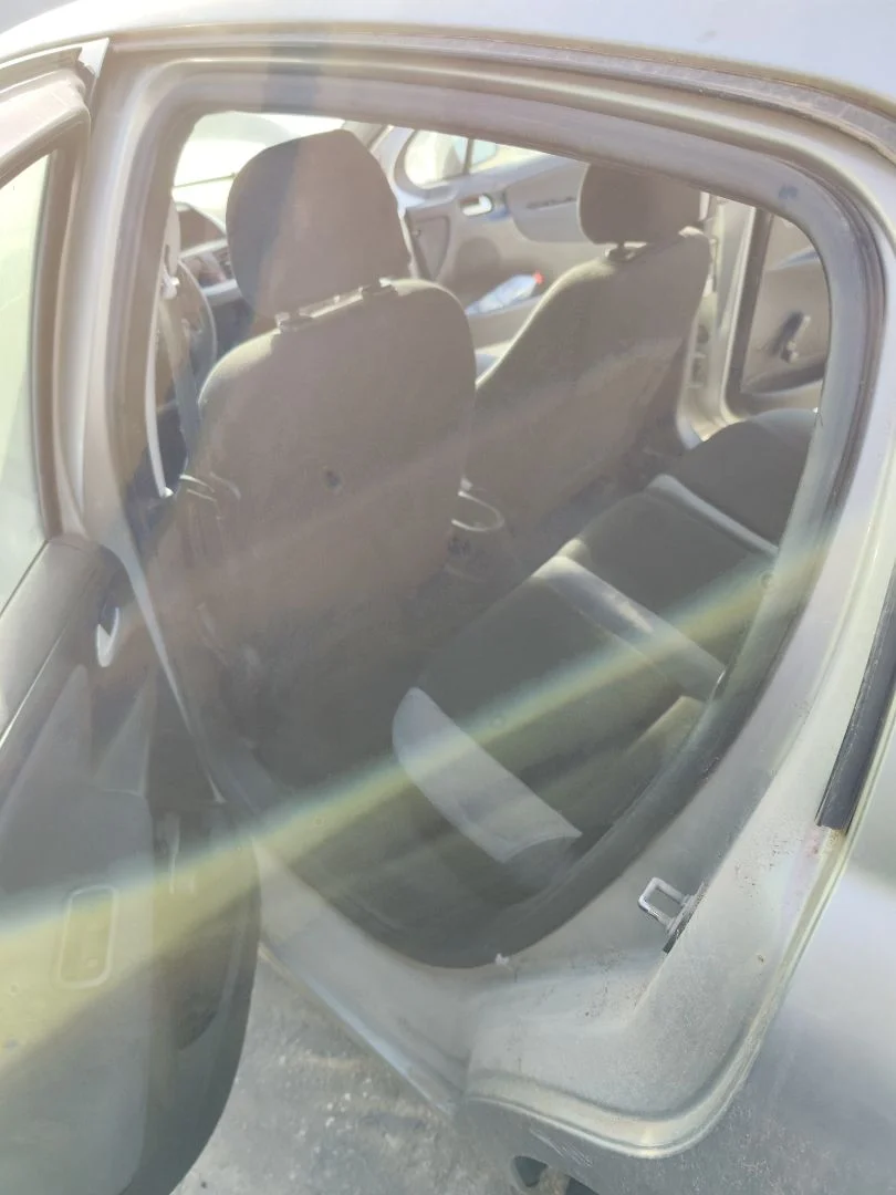 Foto de GOMAS CONTORNO PUERTA PEUGEOT 207 1.4 HDi (68 CV / 50 KW)