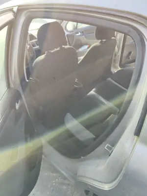 Foto de GOMAS CONTORNO PUERTA PEUGEOT 207 1.4 HDi (68 CV / 50 KW)