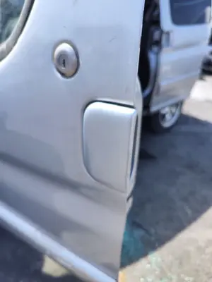 Foto de MANETA EXTERIOR DELANTERA IZQUIERDA CITROEN BERLINGO 1.9 Diesel (69 CV / 51 KW) referencia 9101J4 foto 2