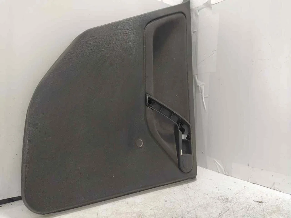 Foto de GUARNECIDO PUERTA TRASERA IZQUIERDA VOLKSWAGEN POLO III BERLINA (6N2) 1.4 16V (75 CV / 55 KW) referencia 6N4867209AP