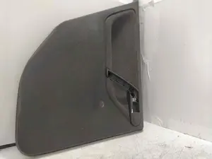 Foto de GUARNECIDO PUERTA TRASERA IZQUIERDA VOLKSWAGEN POLO III BERLINA (6N2) 1.4 16V (75 CV / 55 KW) referencia 6N4867209AP