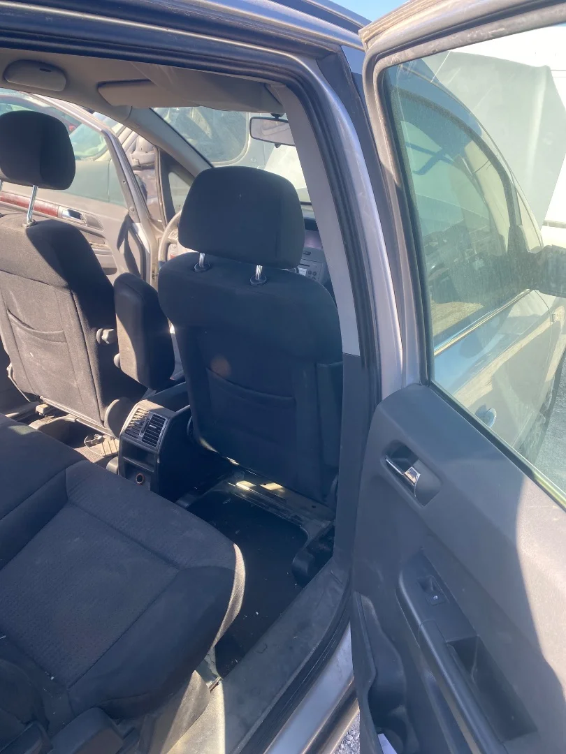 Foto de GOMAS CONTORNO PUERTA OPEL ZAFIRA B 1.9 CDTI (120 CV / 88 KW)