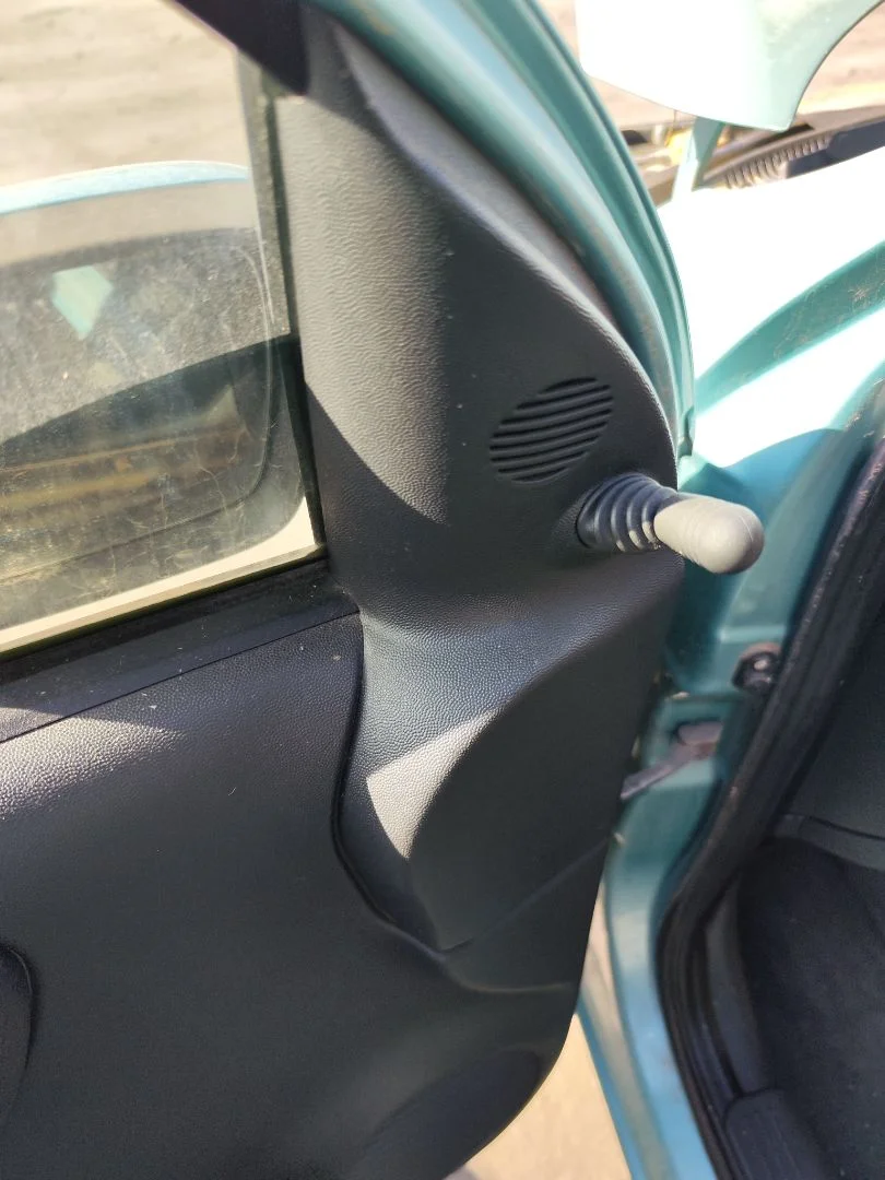 Foto de RETROVISOR IZQUIERDO OPEL CORSA C 1.2 16V CAT (Z 12 XEP / LB4) (80 CV / 59 KW)