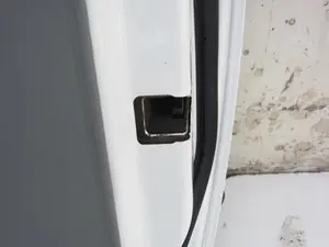 Foto de CERRADURA PUERTA DELANTERA DERECHA NISSAN MICRA (K11) 1.0 16V CAT (54 CV / 40 KW) foto 2