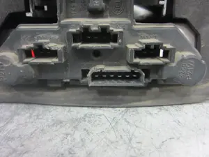 Foto de PILOTO TRASERO DERECHO VOLKSWAGEN GOLF IV BERLINA (1J1)(10.1997) 1.9 TDI (101 CV / 74 KW) referencia 1J6945257 foto 4