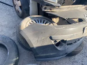 Foto de PARAGOLPES DELANTERO RENAULT CLIO III 1.2 16V (75 CV / 55 KW)