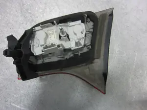 Foto de PILOTO TRASERO IZQUIERDO INTERIOR AUDI A4 AVANT (8E) 2.5 V6 24V TDI (163 CV / 120 KW) referencia 8E9945093 foto 3