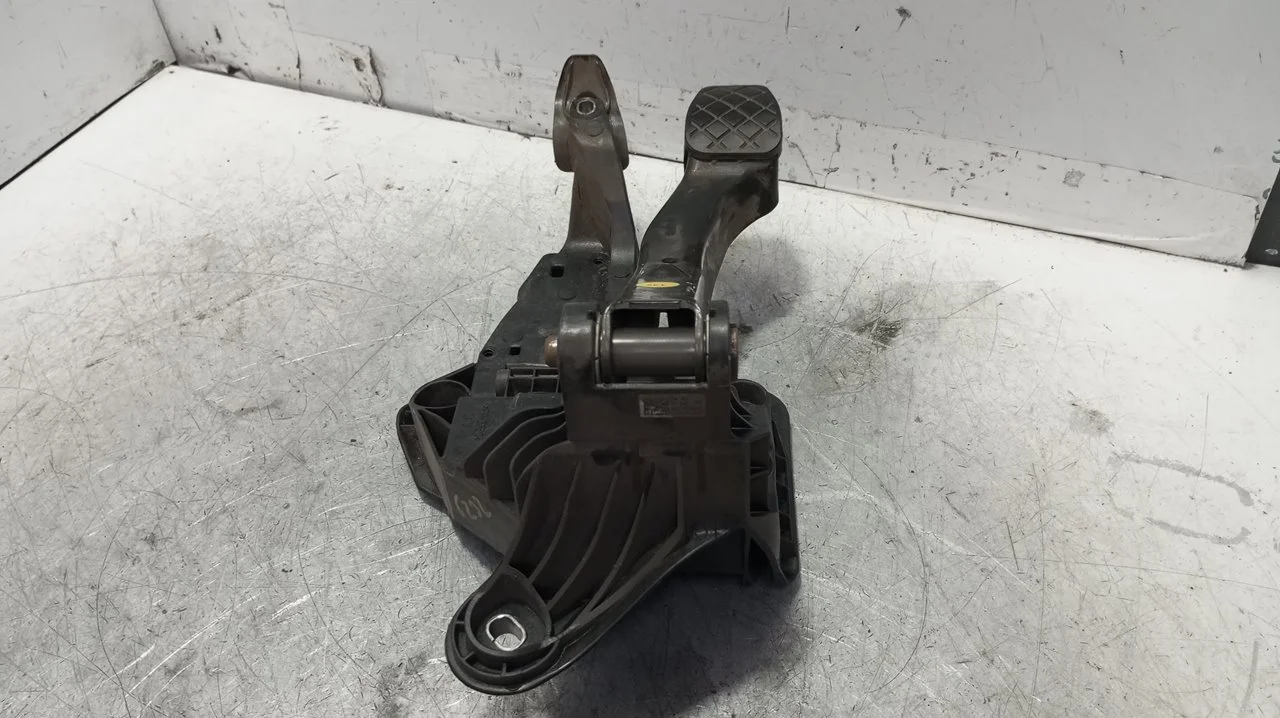 Foto de PEDAL FRENO AUDI A1 SPORTBACK (8XF) 1.6 TDI (116 CV / 85 KW) referencia 6C1721058D