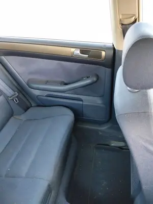 Foto de MANETA INTERIOR TRASERA IZQUIERDA AUDI A6 BERLINA (4B2) 1.8 20V Turbo (150 CV / 110 KW)