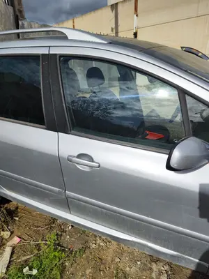 Foto de LUNA DELANTERA DERECHA PEUGEOT 307 BREAK/ SW (S2) 2.0 16V HDi FAP CAT (RHR / DW10BTED4) (136 CV / 100 KW)