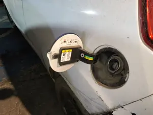 Foto de TAPA EXTERIOR COMBUSTIBLE FORD FIESTA (CNN)