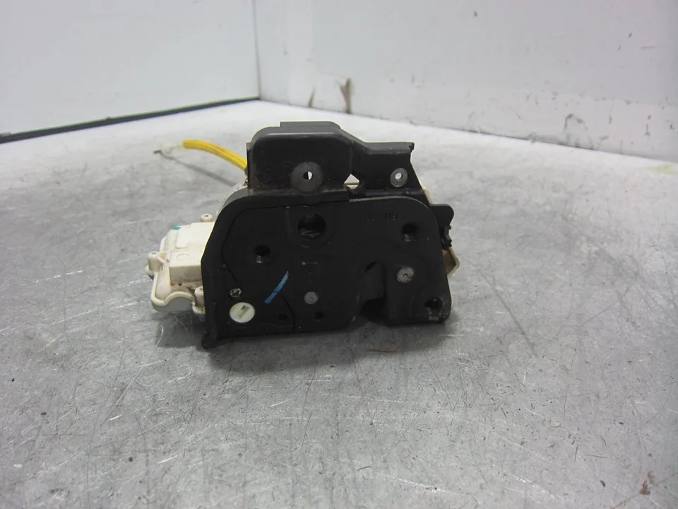 Foto de CERRADURA PUERTA DELANTERA DERECHA AUDI A3 SPORTBACK (8PA) 1.9 TDI (105 CV / 77 KW) referencia 4F1837016