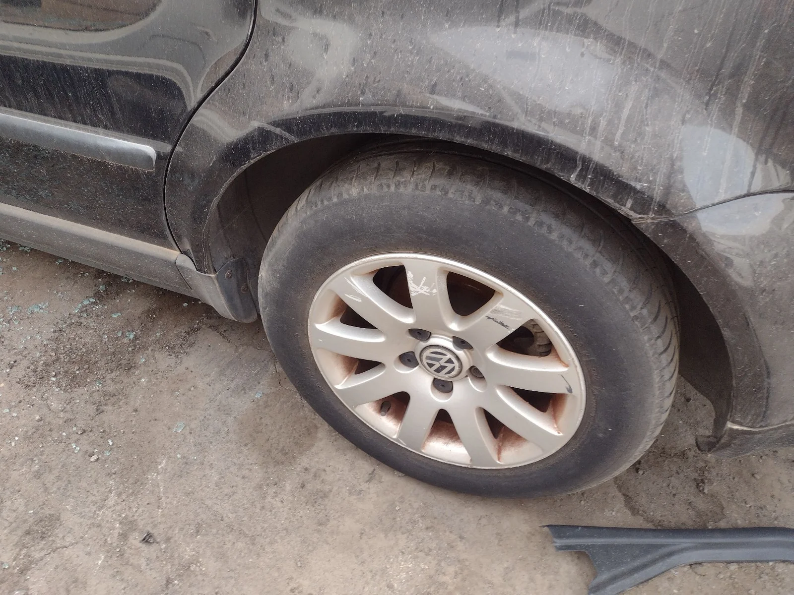 Foto de BRAZO SUSPENSION TRASERO IZQUIERDO VOLKSWAGEN PASSAT BERLINA (3B3) 1.9 TDI (131 CV / 96 KW)