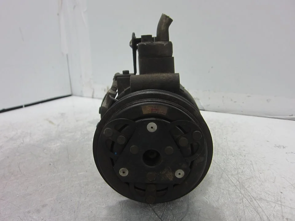 Foto de COMPRESOR AIRE ACONDICIONADO BMW SERIE 3 BERLINA (E36) 1.6 CAT (M43) (102 CV / 75 KW) referencia 8390645