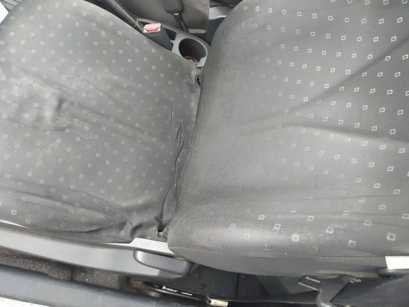 Foto de ASIENTO DELANTERO IZQUIERDO TOYOTA YARIS (KSP9/SCP9/NLP9) 1.4 Turbodiesel CAT (90 CV / 66 KW)