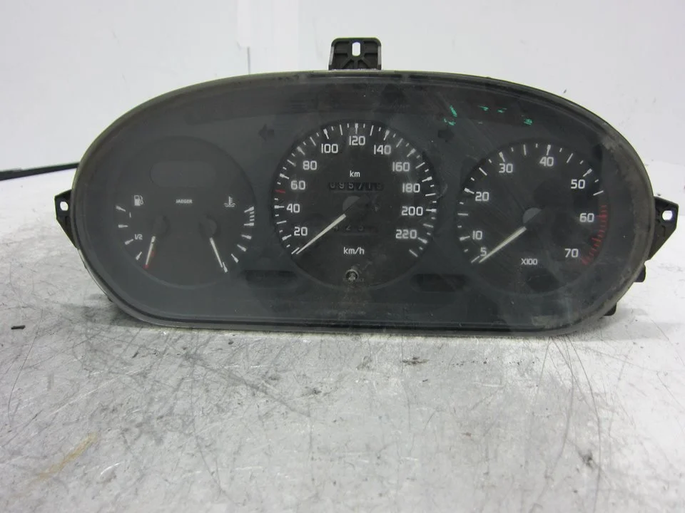 Foto de CUADRO INSTRUMENTOS RENAULT MEGANE I CLASSIC (LA0) 2.0 CAT (109 CV / 80 KW) referencia 09046412020