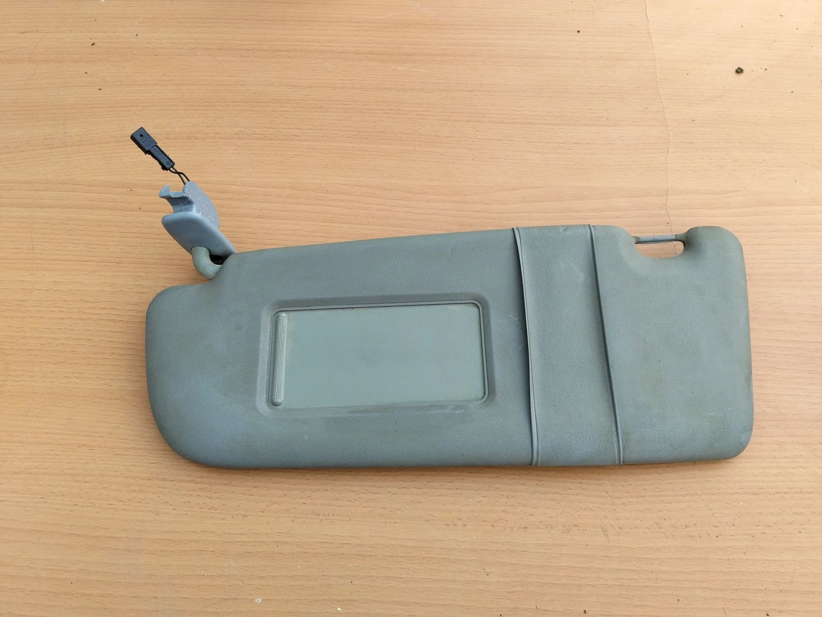 Foto de PARASOL IZQUIERDO VOLKSWAGEN GOLF IV BERLINA (1J1)(10.1997) referencia 8D0857551FG