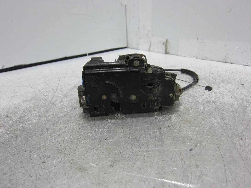Foto de CERRADURA PUERTA DELANTERA IZQUIERDA SEAT IBIZA (6L1) 1.2 (64 CV / 47 KW) referencia C3B1837015AM