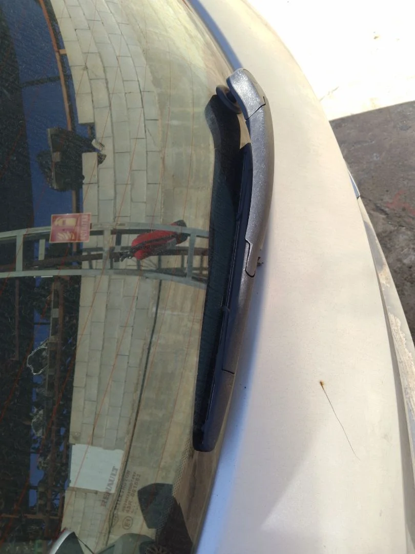 Foto de BRAZO LIMPIA TRASERO RENAULT CLIO III 1.4 16V (98 CV / 72 KW)