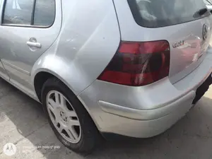 Foto de PARAGOLPES TRASERO VOLKSWAGEN GOLF IV BERLINA (1J1)(10.1997) 1.6 16V (105 CV / 77 KW)