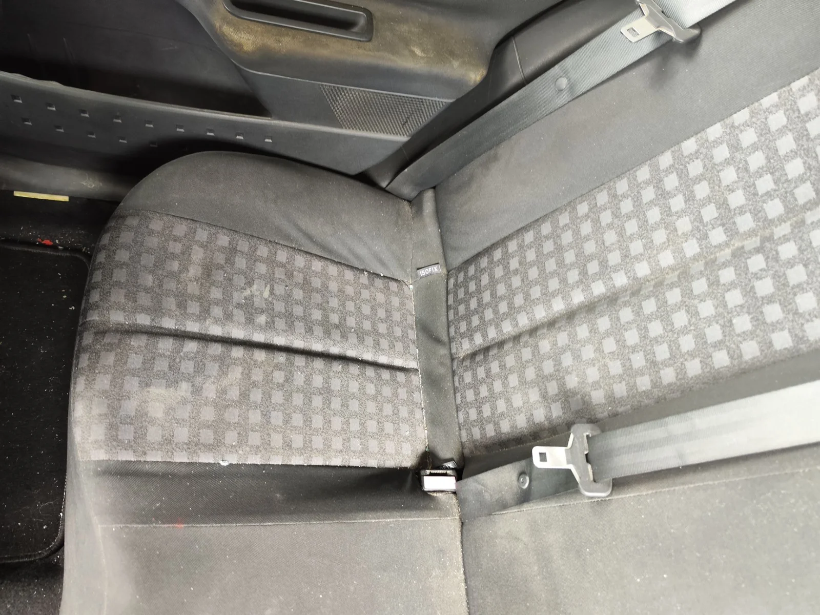 Foto de ENGANCHE CINTURON TRASERO DERECHO RENAULT MEGANE II GRANDTOUR 1.5 dCi Diesel CAT (86 CV / 63 KW)