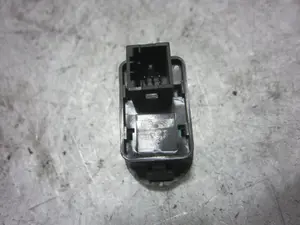 Foto de MANDO ELEVALUNAS DELANTERO DERECHO CITROEN C3 1.4 HDi (68 CV / 50 KW) referencia 96401469XT foto 3
