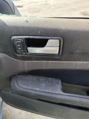 Foto de MANETA INTERIOR DELANTERA DERECHA FORD FOCUS BERLINA (CAP) 1.8 TDCi Turbodiesel CAT (116 CV / 85 KW)
