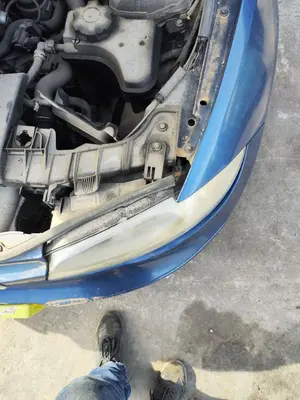 Foto de FARO IZQUIERDO BMW SERIE 1 BERLINA (E81/E87) 2.0 16V Diesel CAT (122 CV / 90 KW) referencia 63126924485 foto 2