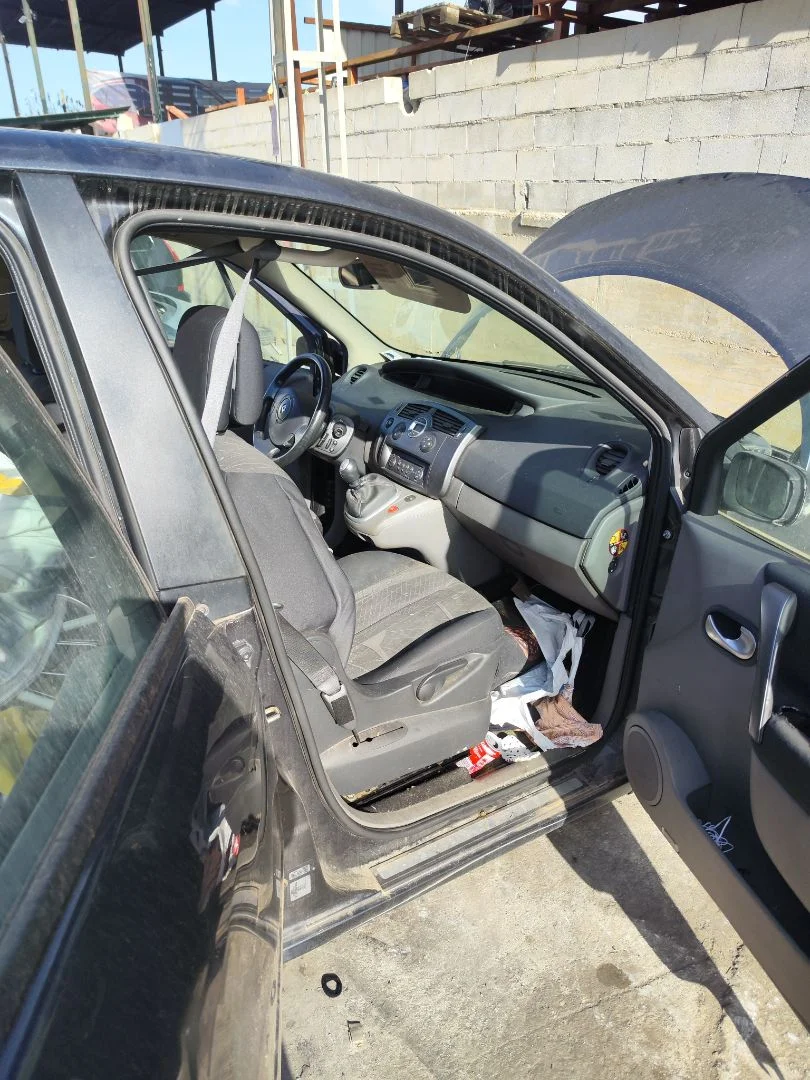 Foto de GOMAS CONTORNO PUERTA RENAULT SCENIC II (JM) 1.5 dCi Diesel (106 CV / 78 KW)