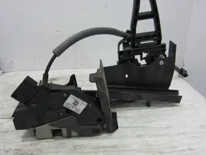 Foto de CERRADURA PUERTA DELANTERA DERECHA FORD FOCUS SPORTBREAK (CB8) 1.6 TDCi CAT (95 CV / 70 KW) referencia 921758105 foto 3
