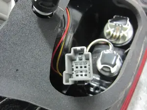 Foto de PILOTO TRASERO DERECHO FORD FIESTA (CNN) 1.25 16V CAT (82 CV / 60 KW) referencia C1BB13404A foto 6
