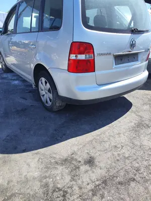 Foto de PARAGOLPES TRASERO VOLKSWAGEN TOURAN (1T1) 1.9 TDI (105 CV / 77 KW) foto 3